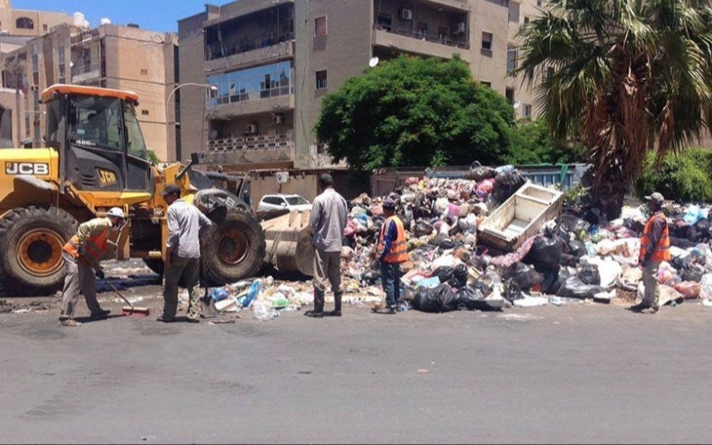 القمامة تغزو شوارع العاصمة
