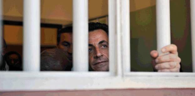 ساركوزي فى قفص الإتهام