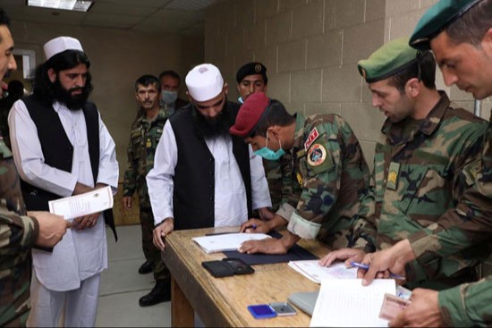 الحكومة الأفغانية تفرج عن معتقلي طالبان